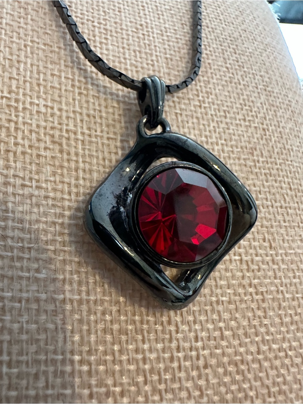 Yves Saint Laurent YSL Gunmetal Red Crystal Necklace Signed Adjustable Rare - Picture 5 of 15